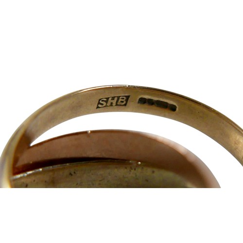 38 - A 9ct tri-colour gold 'Russian' style wedding ring, formed of three interlocking bands, size N/O, 4.... 