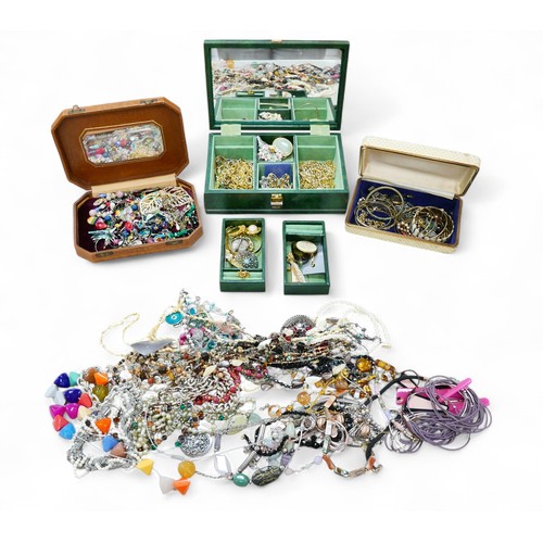 13 - A large collection of costume jewellery, including gilt metal necklaces, and some jewellery boxes. (... 