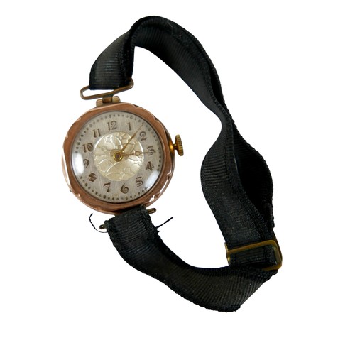 60 - Five 9ct gold dress rings, comprising a garnet daisy ring, size N, 1.5g, a pearl ring a/f, size O, 1... 