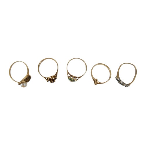 60 - Five 9ct gold dress rings, comprising a garnet daisy ring, size N, 1.5g, a pearl ring a/f, size O, 1... 