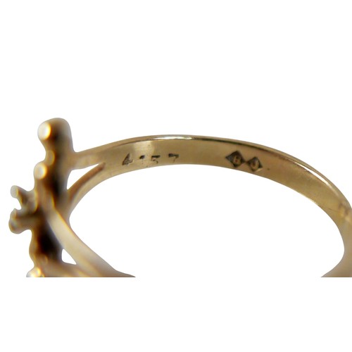 60 - Five 9ct gold dress rings, comprising a garnet daisy ring, size N, 1.5g, a pearl ring a/f, size O, 1... 