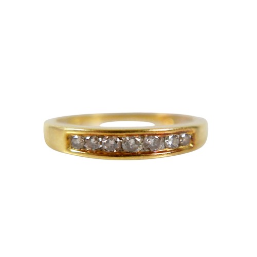 52 - An 18ct yellow gold seven stone diamond ring size P, 2.8g