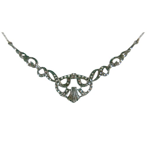 18 - A 14ct yellow gold malachite pendant 3cm high and four other items of jewellery.(4)