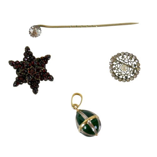 18 - A 14ct yellow gold malachite pendant 3cm high and four other items of jewellery.(4)