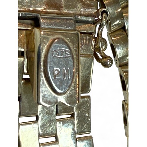 8 - A 9ct gold gate-link bracelet, 19.5cm long, 19.1g.