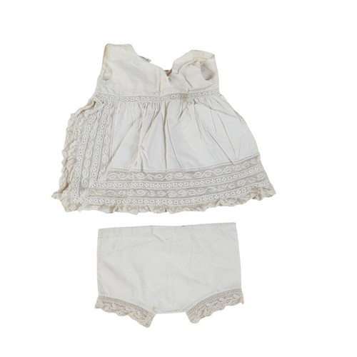 214 - A collection of Victorian christening gowns and babies clothing. (6)