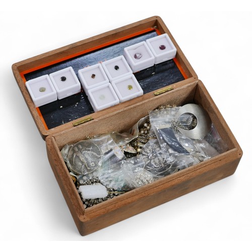 11 - A collection of loose gemstones and costume jewellery, including brooches and some necklaces. (1 box... 