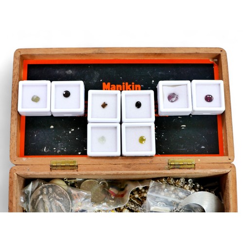 11 - A collection of loose gemstones and costume jewellery, including brooches and some necklaces. (1 box... 