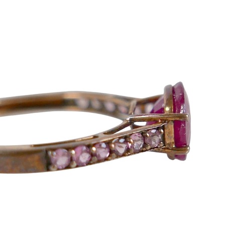 25 - A 9ct yellow gold rubelitte ring the central stone 7.8mm diameter, ring size S, 2.2g.