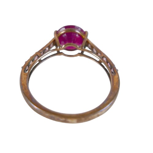 25 - A 9ct yellow gold rubelitte ring the central stone 7.8mm diameter, ring size S, 2.2g.