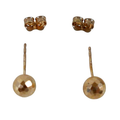 19 - A pair of 9ct yellow gold 