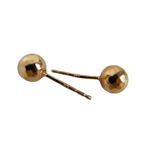 19 - A pair of 9ct yellow gold 