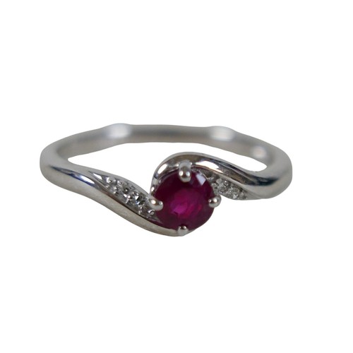 39 - A 9ct white gold tanzanite and diamond ring size O, 2.0g.