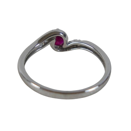 39 - A 9ct white gold tanzanite and diamond ring size O, 2.0g.