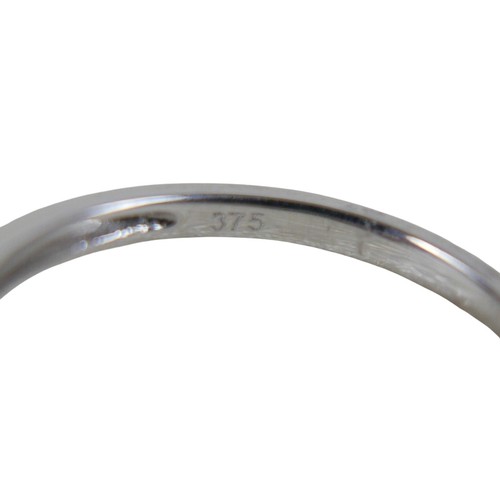 39 - A 9ct white gold tanzanite and diamond ring size O, 2.0g.