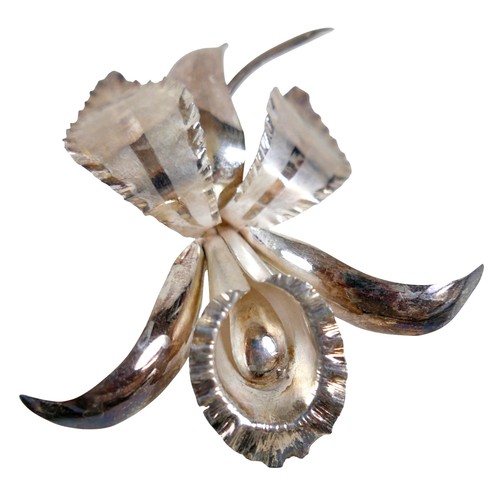 52 - A collection of jewellery, including a 9ct gold dress ring with amethyst style stone and seed pearls... 