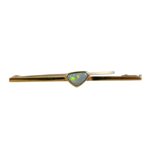 42 - A yellow metal opal bar brooch, 4.5cm wide, 2.7g.
