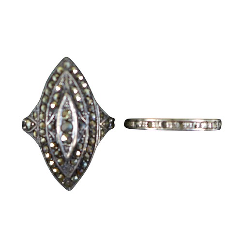 17 - A collection of watches, costume jewellery and militaria, including an Royal Flying Corp cap badge, ... 