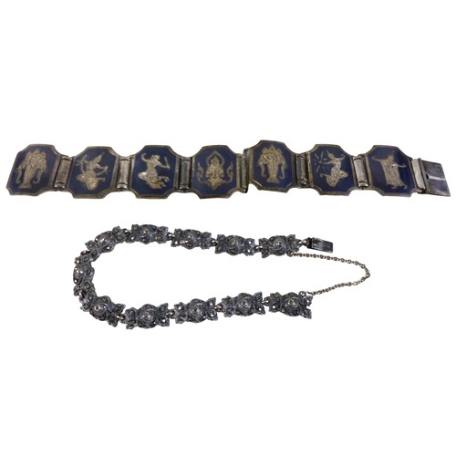 17 - A collection of watches, costume jewellery and militaria, including an Royal Flying Corp cap badge, ... 