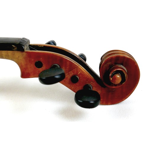 11 - An early / mid 20th century Continental violin, bearing label 'BERNARDUS CALCANIUS Fecit Genuae Anno... 