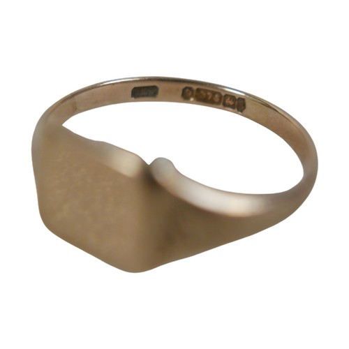 9 - A 9ct yellow gold signet ring, size P, 2.3g.