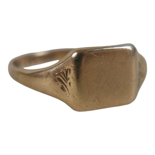 9 - A 9ct yellow gold signet ring, size P, 2.3g.