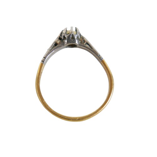 31 - An 18ct yellow gold and platinum ring missing stone, size R, 2.3g.