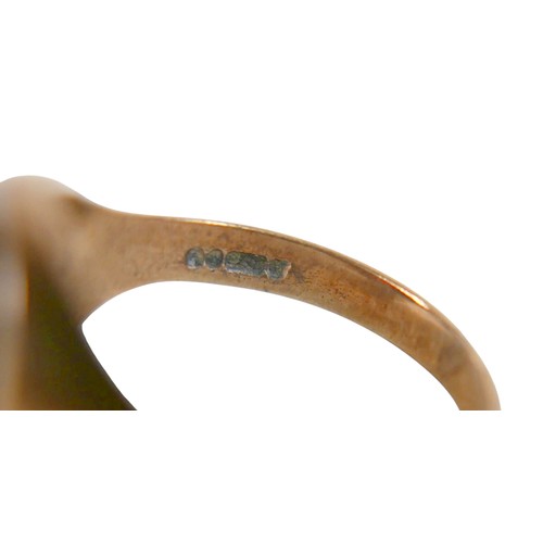 38 - A 9ct yellow gold cabochon signet ring size S/T, 5.2g.