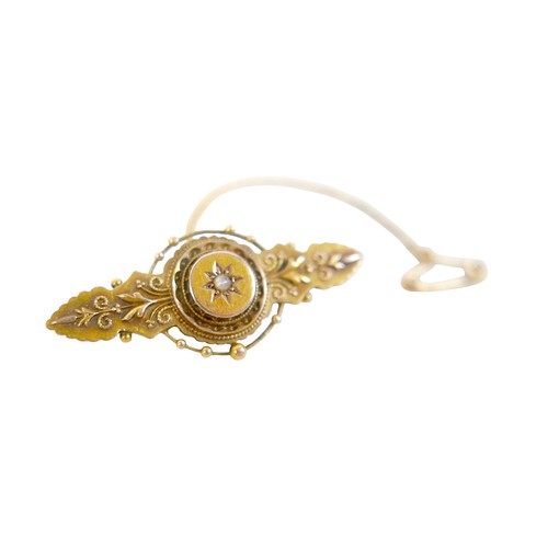 33 - A 9ct yellow gold brooch set with a small seed pearl, having a steel pin, 4.5cm wide, 3.8g.