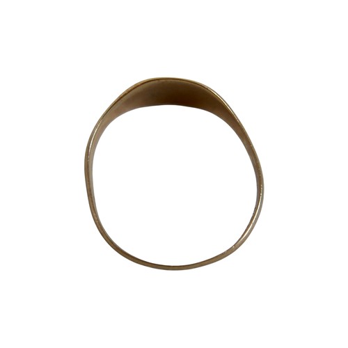 15 - A 9ct yellow gold signet ring size S, 2.2g.