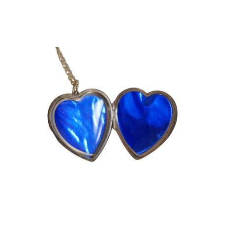 44 - A 9ct yellow gold locket on a 9ct yellow gold chain, chain 48cm long, locket 2cm wide, total weight ... 