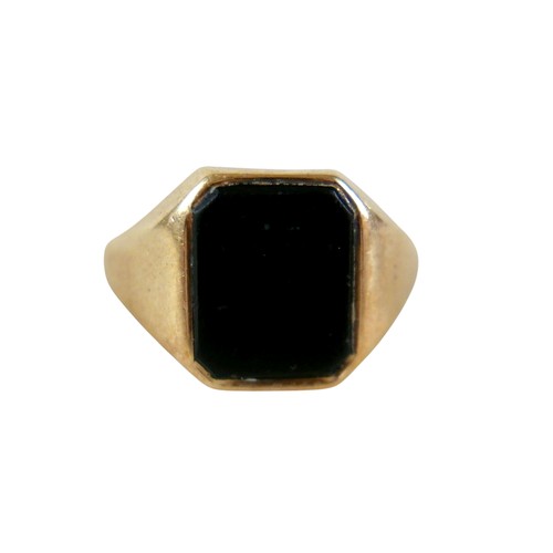 43 - A 9ct yellow gold signet ring size R, 5.4g.