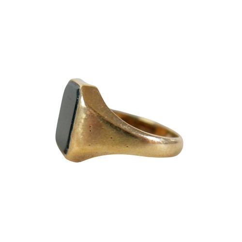 43 - A 9ct yellow gold signet ring size R, 5.4g.