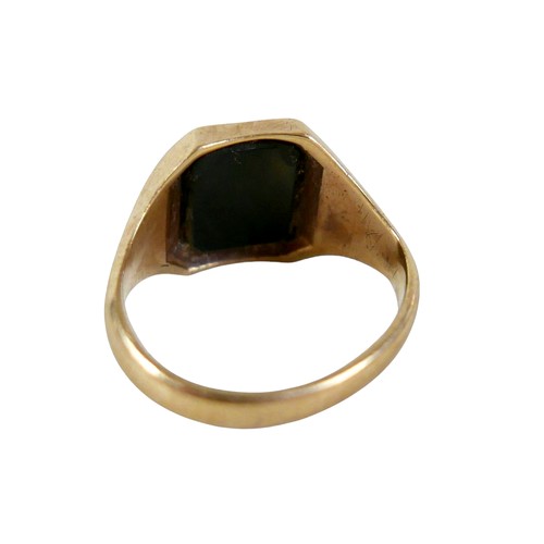 43 - A 9ct yellow gold signet ring size R, 5.4g.