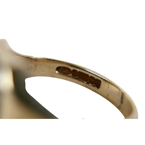 43 - A 9ct yellow gold signet ring size R, 5.4g.
