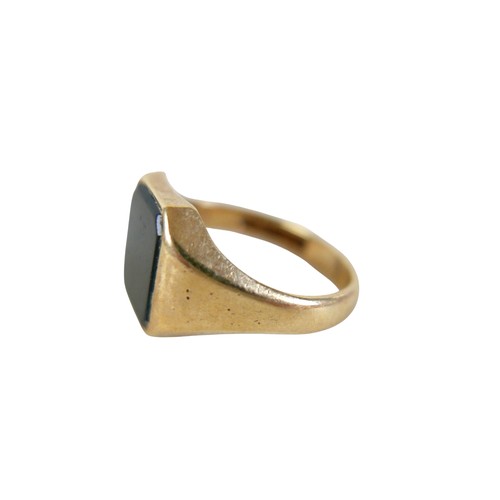 43 - A 9ct yellow gold signet ring size R, 5.4g.