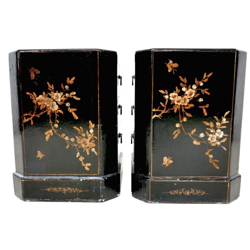 395 - A pair of Chinoiserie decorated bedside chests, late 20th century, each with three drawers, each 50 ... 