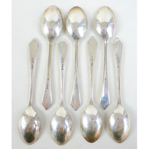 34 - Eighteen assorted silver golf novelty teaspoons, comprising 4 with cross clubs maker PB Sheffield 19... 