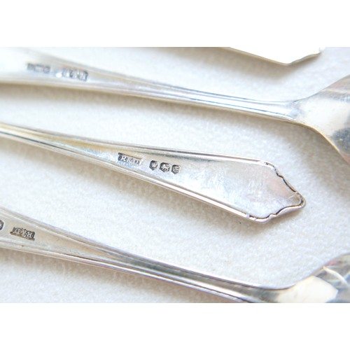 34 - Eighteen assorted silver golf novelty teaspoons, comprising 4 with cross clubs maker PB Sheffield 19... 