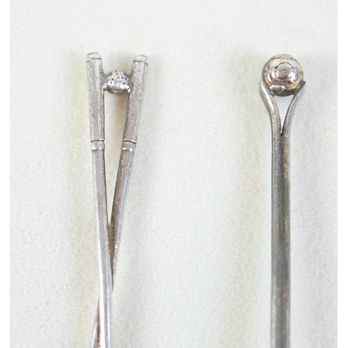 34 - Eighteen assorted silver golf novelty teaspoons, comprising 4 with cross clubs maker PB Sheffield 19... 