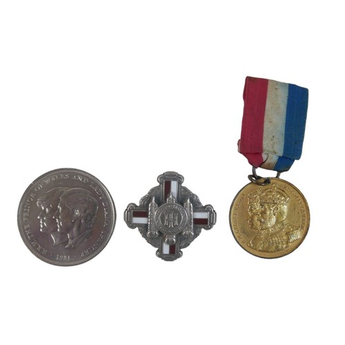 8 - A silver plated nurses belt buckle decorated with a hunt scene, a silver plated belt, 67cm long, a L... 