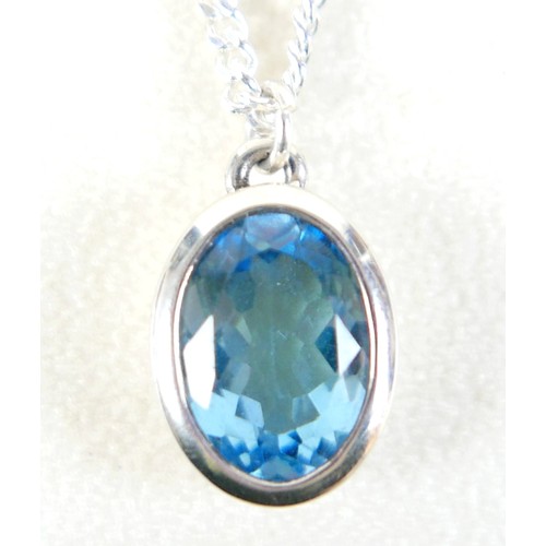 19 - Four pieces of silver/white metal jewellery and a rolled gold bangle, including a pearl ring, size R... 