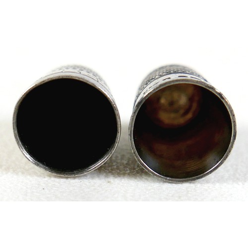 105 - An Edward VII silver pin cushion, in the form of a pig, Birmingham 1903, 5cm long, together with a s... 