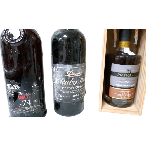 136 - A mixed group of Port and wine including Graham's 1979 Vintage Port, Daw's Ruby Wine of Port Charact... 