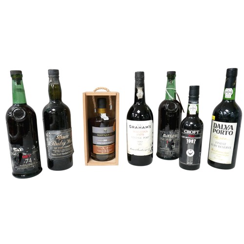 136 - A mixed group of Port and wine including Graham's 1979 Vintage Port, Daw's Ruby Wine of Port Charact... 