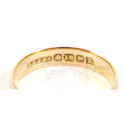 51 - A 22ct gold wedding band ring, size K, 2.5g.