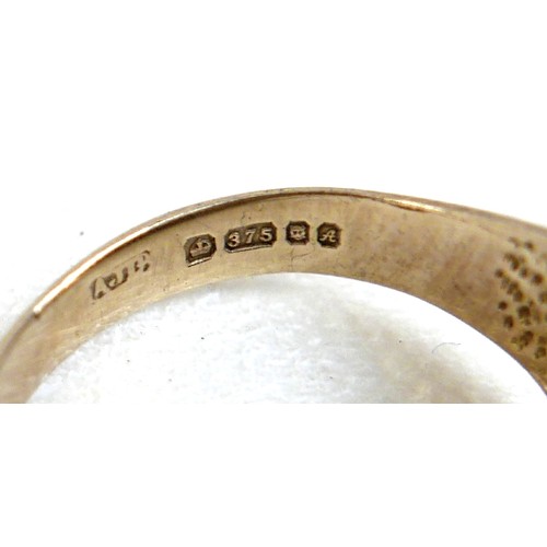 73 - A collection of gold and gilt metal jewellery including a broken 9ct yellow gold chain, a 9ct yellow... 