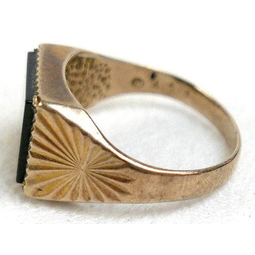 73 - A collection of gold and gilt metal jewellery including a broken 9ct yellow gold chain, a 9ct yellow... 