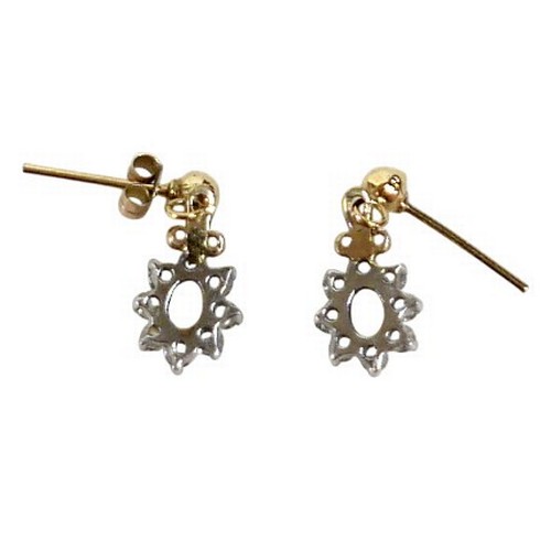 73 - A collection of gold and gilt metal jewellery including a broken 9ct yellow gold chain, a 9ct yellow... 