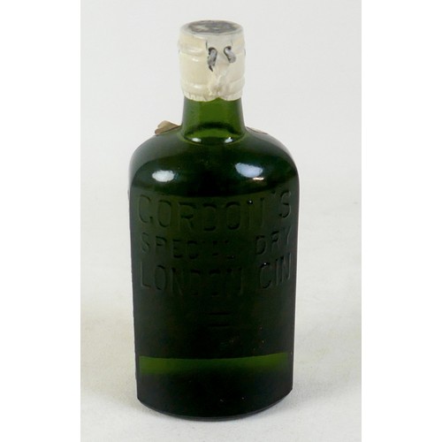 152 - A half bottle of Gordons Special Dry London Gin sprung capsule, 70° proof, circa 1950's bottling lev... 